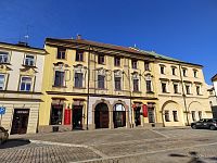 Pronájem obchodního prostoru o výměře 70 m2 s výlohou do Malého náměstí v centru Hradce Králové.