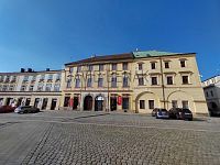 Pronájem obchodního prostoru o výměře 70 m2 s výlohou do Malého náměstí v centru Hradce Králové. - 16.jpg