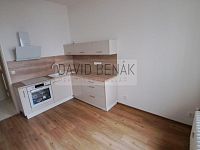 Pronájem prostorného, zděného bytu 2+1, 68 m2 , s balkónem v ulici Šimkova v Hradci Králové. - 1.jpg