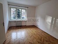Pronájem prostorného, zděného bytu 2+1, 68 m2 , s balkónem v ulici Šimkova v Hradci Králové. - 12.jpg