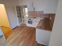 Pronájem prostorného, zděného bytu 2+1, 68 m2 , s balkónem v ulici Šimkova v Hradci Králové. - 2.jpg