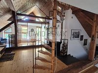 Prodej rodinného domu s terasou, garáží a udržovanou zahradou v žádané lokalitě Malšovice, Hradec Králové. - 002.jpg