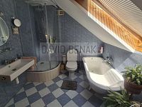 Prodej rodinného domu s terasou, garáží a udržovanou zahradou v žádané lokalitě Malšovice, Hradec Králové. - 045.jpg