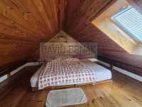 Prodej rodinného domu s terasou, garáží a udržovanou zahradou v žádané lokalitě Malšovice, Hradec Králové. - 048.jpg
