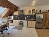 Prodej rodinného domu s terasou, garáží a udržovanou zahradou v žádané lokalitě Malšovice, Hradec Králové. - 049.jpg