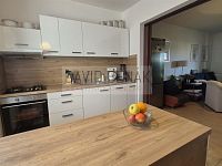 Prodej rodinného domu s terasou, garáží a udržovanou zahradou v žádané lokalitě Malšovice, Hradec Králové. - 089.jpg