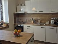 Prodej rodinného domu s terasou, garáží a udržovanou zahradou v žádané lokalitě Malšovice, Hradec Králové. - 093.jpg