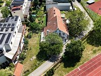 Prodej rodinného domu s terasou, garáží a udržovanou zahradou v žádané lokalitě Malšovice, Hradec Králové. - dron 7.JPG