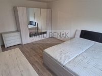 Pronájem částečně vybaveného hezkého bytu 1+1, 36 m2, Šantrochova, Hradec Králové - Moravské předměstí. - 004.jpg