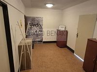 Pronájem kanceláře 15 m2, ulice V Kopečku, Hradec Králové - centrum - 005.jpg