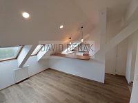 Pronájem podkrovního bytu 1+kk o výměře 32 m2 v ulici Bubeníkova v centru Pardubic - Bílé Předměstí. - 11.jpg