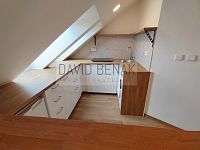 Pronájem podkrovního bytu 1+kk o výměře 32 m2 v ulici Bubeníkova v centru Pardubic - Bílé Předměstí. - 15.jpg