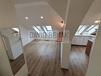 Pronájem podkrovního bytu 1+kk o výměře 32 m2 v ulici Bubeníkova v centru Pardubic - Bílé Předměstí. - 16.jpg