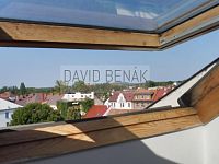 Pronájem podkrovního bytu 1+kk o výměře 32 m2 v ulici Bubeníkova v centru Pardubic - Bílé Předměstí. - P1070077.JPG