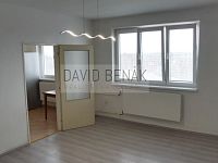 Pronájem prostorného bytu 2+1, 56 m2, třída SNP, Hradec Králové - Slezské Předměstí - P1070702.JPG