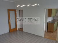 Pronájem prostorného bytu 2+1, 56 m2, třída SNP, Hradec Králové - Slezské Předměstí - P1070703.JPG