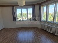 Pronájem prostorného, zděného bytu 1+1, 53 m², v ulici Šimkova v Hradci Králové. - 004.jpg