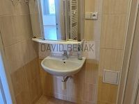 Pronájem prostorného, zděného bytu 1+1, 53 m², v ulici Šimkova v Hradci Králové. - 005.jpg