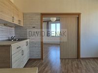 Pronájem prostorného, zděného bytu 1+1, 53 m², v ulici Šimkova v Hradci Králové. - 006.jpg