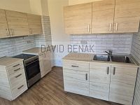 Pronájem prostorného, zděného bytu 1+1, 53 m², v ulici Šimkova v Hradci Králové. - 015.jpg