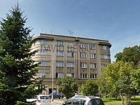Pronájem prostorného, zděného bytu 1+1, 53 m², v ulici Šimkova v Hradci Králové.