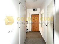 Prodej bytu 3+1, garáž, sklep, balkon, 79m2, Podlešín, okr. Kladno - Předsíň.JPG