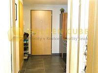 Pronájem bytu 2+1, 58 m2, terasa, parkovací stání v garáži, Praha - Letňany - Předsíň 1.jpg
