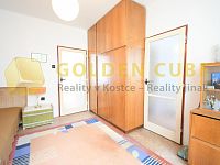 Prodej bytu 2+kk, 52,4 m2, Kavkazská ulice, Vršovice, Praha 10 - 4-Ložnice pohled od okna.JPG