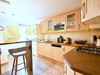 Vícegenerační rodinný dům 150m2, zahrada 461 m2, garáž, Přezletice, Praha - Východ - 04-Kuchyně b - patro.JPG