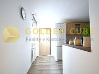 Vícegenerační rodinný dům 150m2, zahrada 461 m2, garáž, Přezletice, Praha - Východ - 06-Podesta patro.JPG