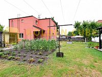 Vícegenerační rodinný dům 150m2, zahrada 461 m2, garáž, Přezletice, Praha - Východ - 13-Dům ze zahrady II.JPG