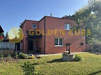Vícegenerační rodinný dům 150m2, zahrada 461 m2, garáž, Přezletice, Praha - Východ - 13-Dům ze zahrady.jpg