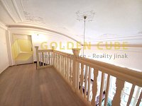 Pronájem mezonetového bytu 2+1, 83 m2, U Vorlíků, Praha - Bubeneč - 05-Vnitřní terasa.jpg