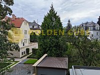 Pronájem mezonetového bytu 2+1, 83 m2, U Vorlíků, Praha - Bubeneč - 09-Pohled z okna.jpg