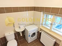 Pronájem mezonetového bytu 2+1, 83 m2, U Vorlíků, Praha - Bubeneč - 13-Koupelna.jpg