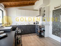 Prodej podkrovního bytu 1+1, 59m2, garáž, Slaný, Nosačická - 02-Kuchyně -Vizualizace -  Moderní styl.JPG
