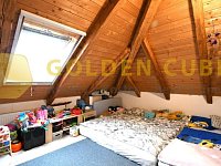 Prodej podkrovního bytu 1+1, 59m2, garáž, Slaný, Nosačická - 16-Ložnice.JPG