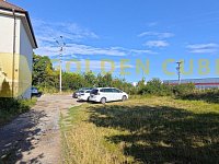 Prodej podkrovního bytu 1+1, 59m2, garáž, Slaný, Nosačická - 22-Parkování u domu.jpg