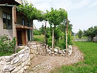 Řadový rodinný dům s garáží, vinným sklepem a rozlehlou zahradou v obci Dobré Pole. - IMG_20250610_152814.jpg