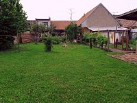 Řadový rodinný dům s garáží, vinným sklepem a rozlehlou zahradou v obci Dobré Pole. - IMG_20250610_153752.jpg