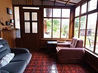 Řadový rodinný dům s garáží, vinným sklepem a rozlehlou zahradou v obci Dobré Pole. - IMG_20250610_154829.jpg