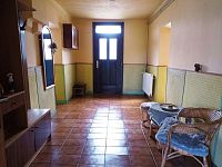 Řadový rodinný dům s garáží, vinným sklepem a rozlehlou zahradou v obci Dobré Pole. - IMG_20250610_154901.jpg