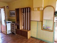 Řadový rodinný dům s garáží, vinným sklepem a rozlehlou zahradou v obci Dobré Pole. - IMG_20250610_155347.jpg