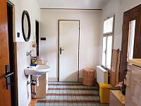 Řadový rodinný dům s garáží, vinným sklepem a rozlehlou zahradou v obci Dobré Pole. - IMG_20250610_155900.jpg