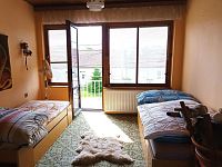 Řadový rodinný dům s garáží, vinným sklepem a rozlehlou zahradou v obci Dobré Pole. - IMG_20250610_160635.jpg