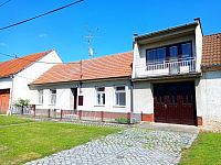 Řadový rodinný dům s garáží, vinným sklepem a rozlehlou zahradou v obci Dobré Pole. - IMG_20250611_152310.jpg