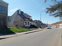 Stavební pozemek na úpatí Svatého kopečku v Mikulově. - IMG_20250409_125658.jpg