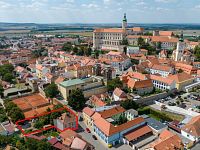 Prodej id. 1/2 historického domu se zahradou v centru Mikulova. - DJI_0116-Edit.jpg