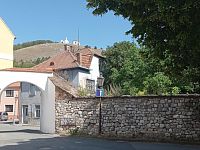 Prodej id. 1/2 historického domu se zahradou v centru Mikulova. - IMG_20220728_151708.jpg