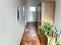 Prostorný rodinný dům s garáží a kvelbeným sklepem v centru městyse Drnholec - 05.jpg